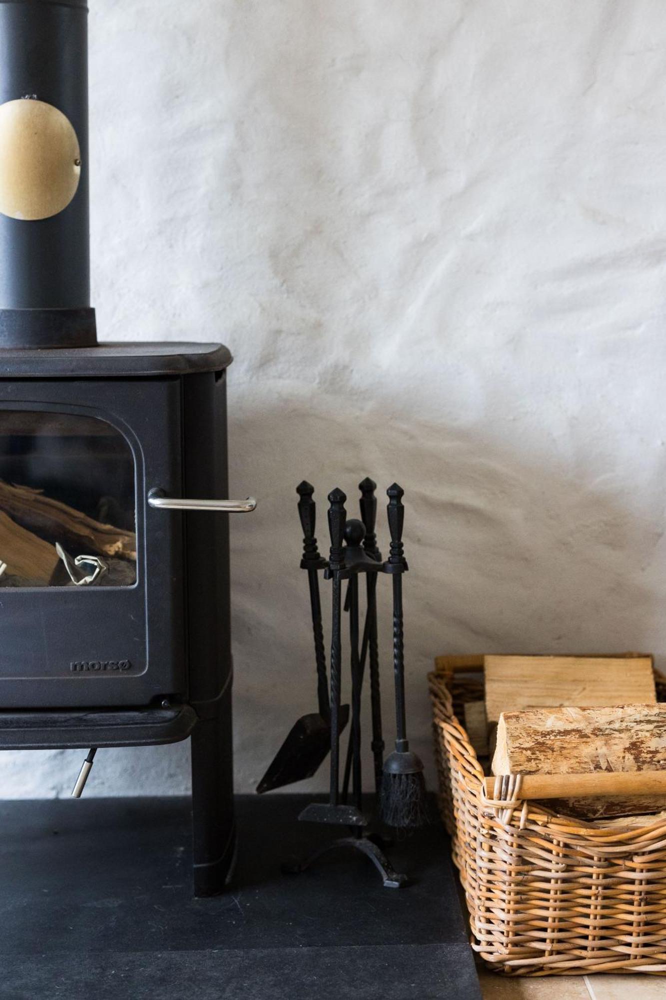 The Workshop- Eco Cottage By The Coastal Path Goodwick Exterior foto